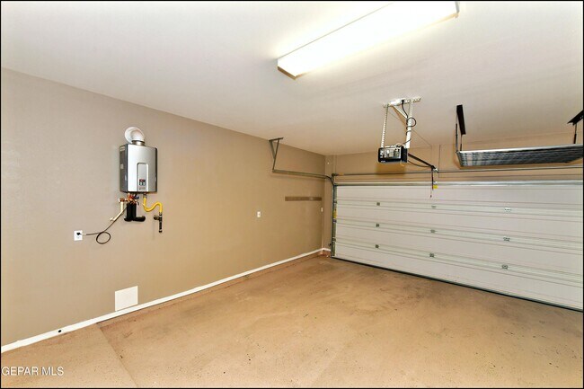 Building Photo - 3741 Loma Adriana