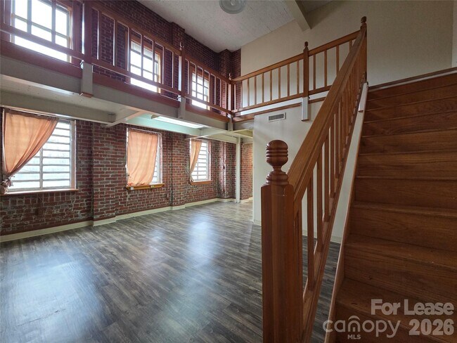 Building Photo - 203 W Liberty St