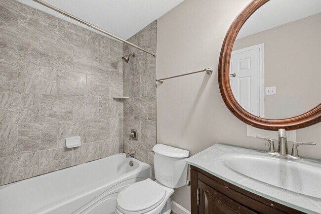 Building Photo - 4419 S Shore Dr