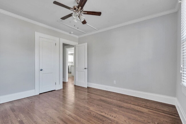 Building Photo - Stylish 2-Bed, 2-Bath Residence with Moder...