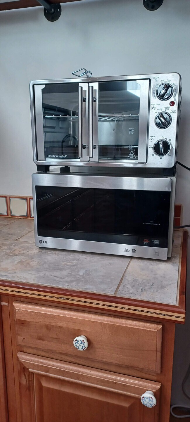 Building Photo - 608 Alicia St