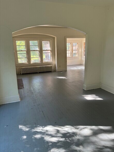 Open living area - 1310 W Clarke St