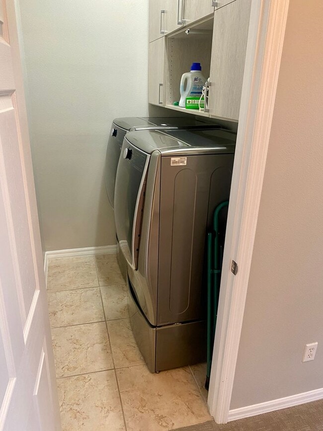 Building Photo - Citrus Park Luxury 3 Bedroom / 2.5 Bathroom Townhome Available 7/1/22