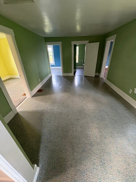Upstairs sitting area/bonus room - 6455 Lithopolis Rd