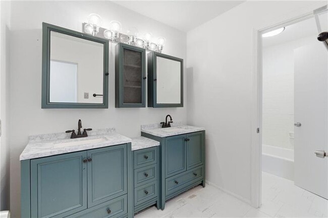 Building Photo - 6520 Roswell Rd NE