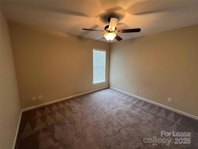 Building Photo - 10010 Blakeney Preserve Dr
