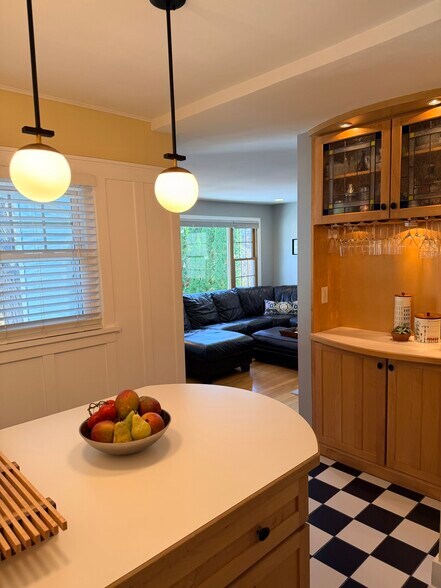 Building Photo - 821 Minakwa Dr