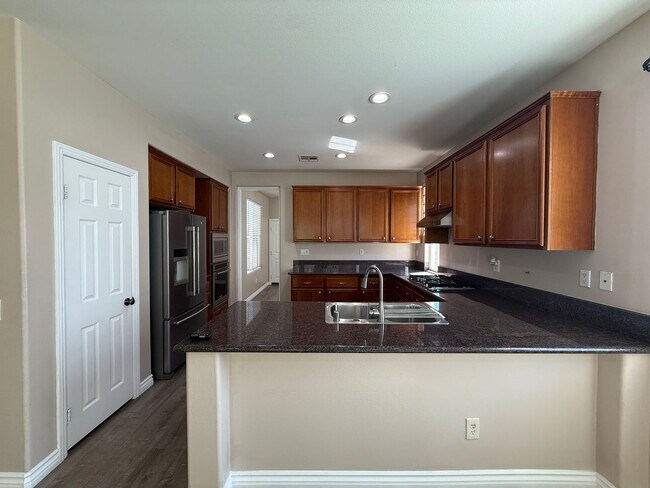 Building Photo - Ana Verde 3 bedroom