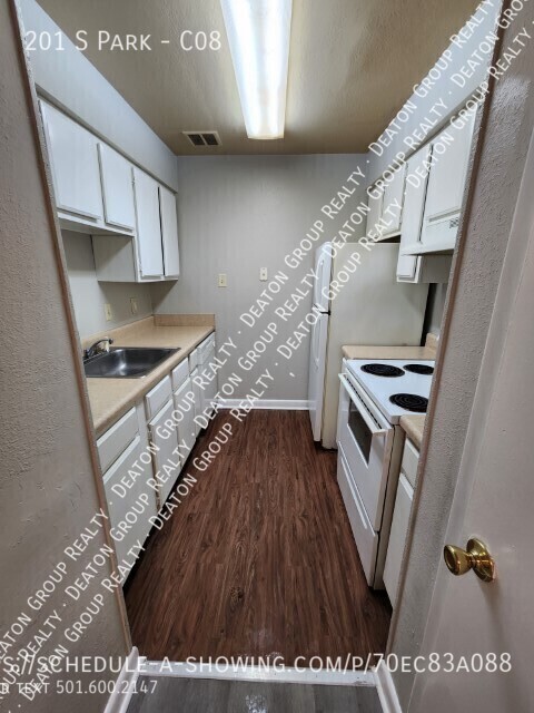 Building Photo - Welcome Home to Barton Oaks Apartments C08...