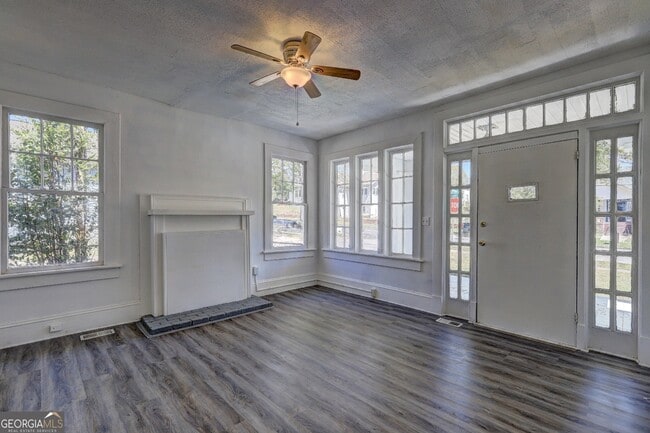Building Photo - 1045 Crescent Ave