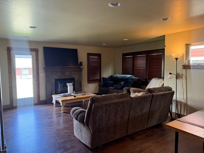 Building Photo - 4 bed 2.5 Bath in Bozeman