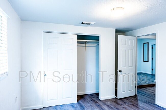 Building Photo - 3402 W Van Buren Dr