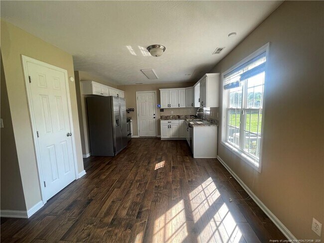 Building Photo - 6617 Valley Falls Rd