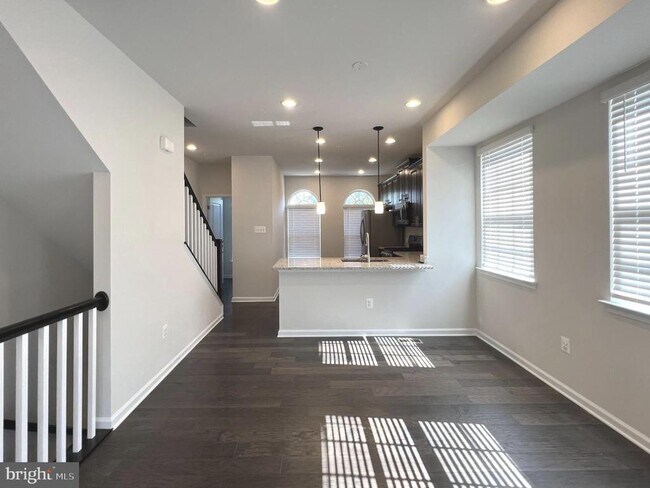 Building Photo - 7801 Rosella Ln