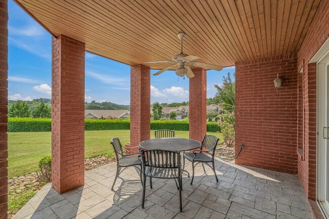 Building Photo - 104 Sunali Ln