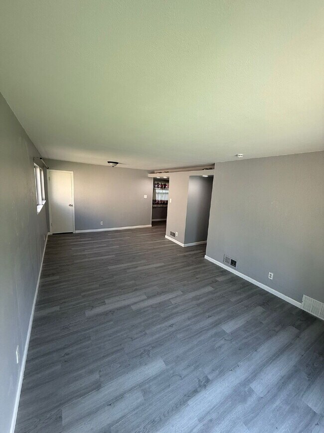 Building Photo - 220 Mc Alpine Dr