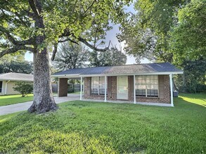 Building Photo - 3-Bedroom Home Near Downtown Ocean Springs in the Golf Cart District