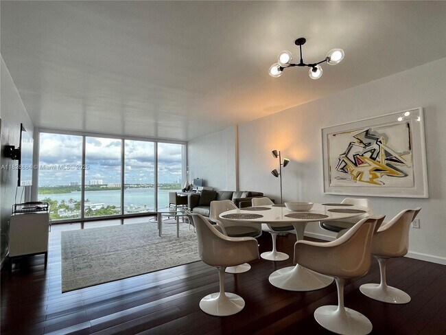 Primary Photo - 10275 Collins Ave