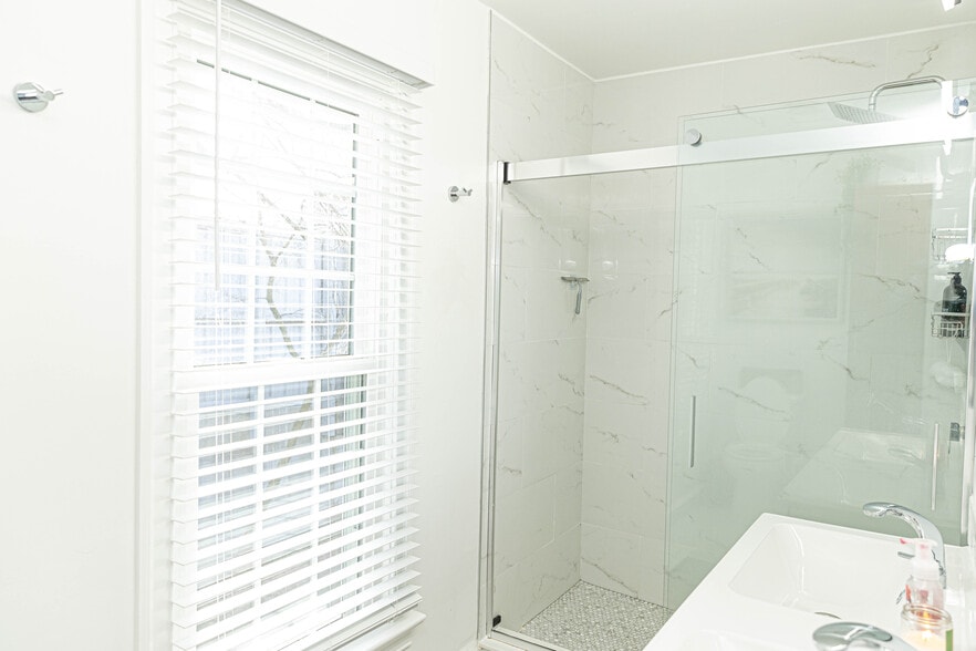 Building Photo - 212 Ambler St