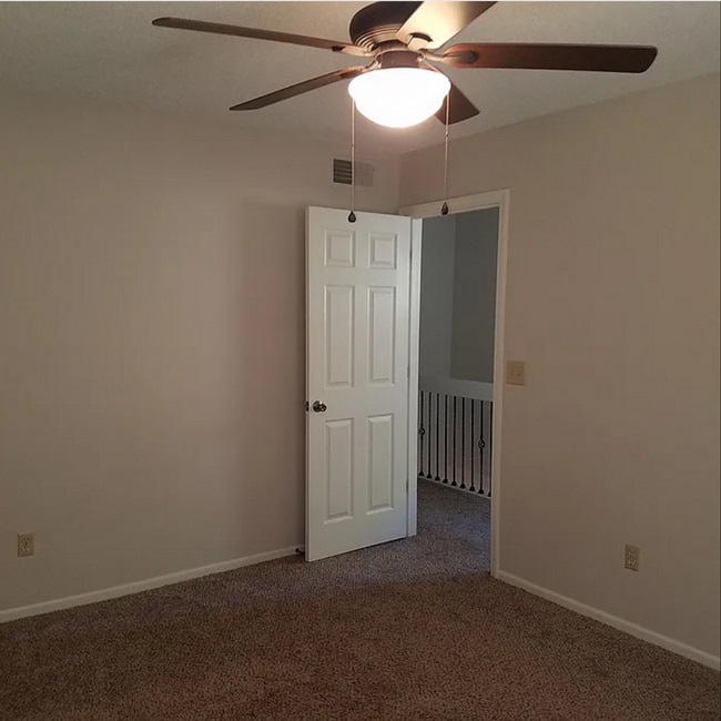Building Photo - Charming home for your family!