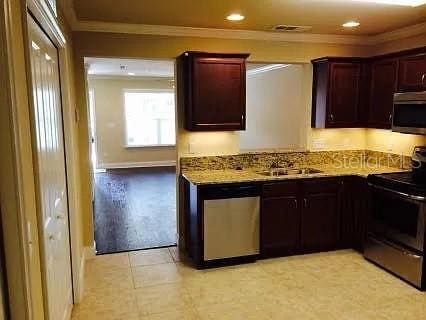 Building Photo - 4651 SW 48th Dr