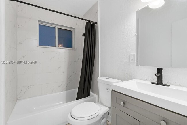 Building Photo - 4530 SW 25th St