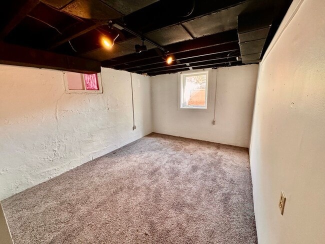 Building Photo - 4 Bedroom House Across from EMU! Available Fall 2026