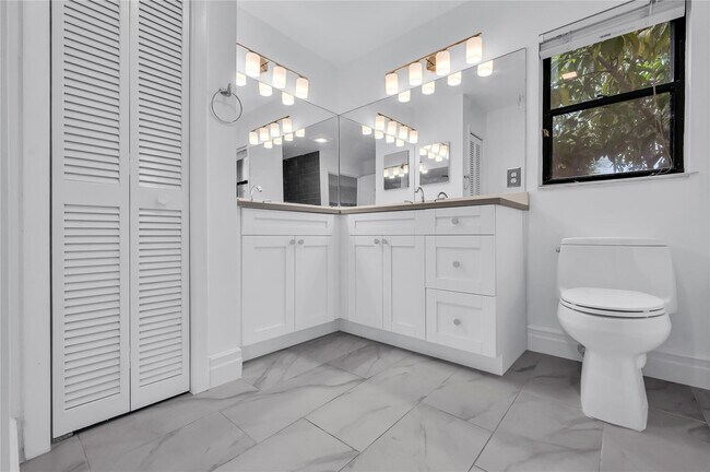 Building Photo - 7619 Silver Woods Ct