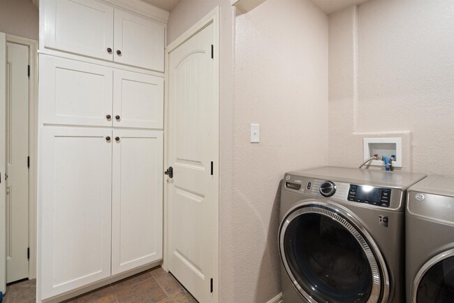 Building Photo - 115 Gyna Dr