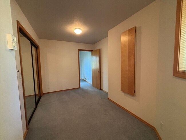 Building Photo - Stunning 3 Bed/ 2.5-Bath Home on the River...