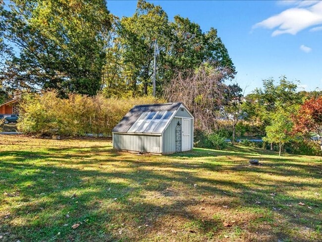 Building Photo - Wonderful Black Mountain Location-Long Term Rental