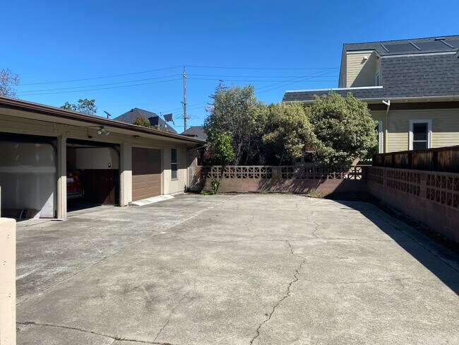 Building Photo - 1033 Pacific Ave