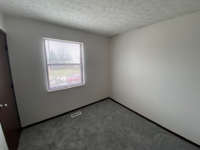 Building Photo - 1809 Minturn Dr