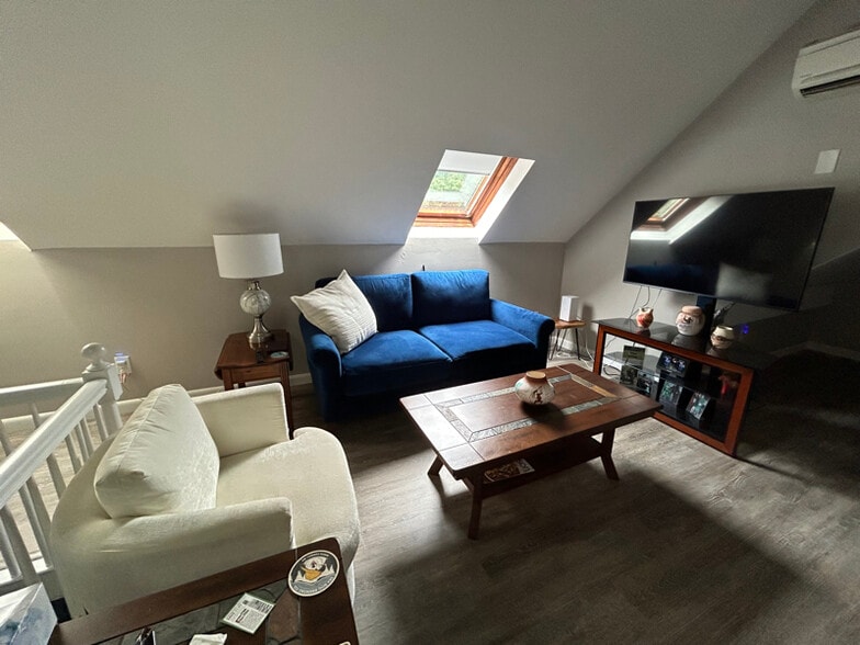 Building Photo - 11 Arbor St