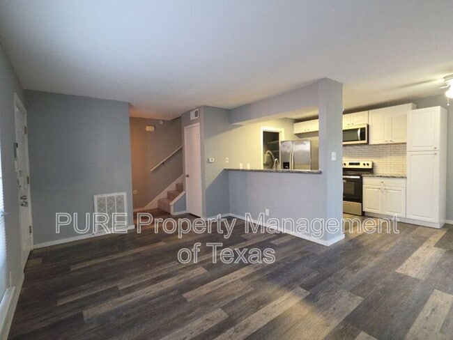 Building Photo - 5808 Wellington Dr