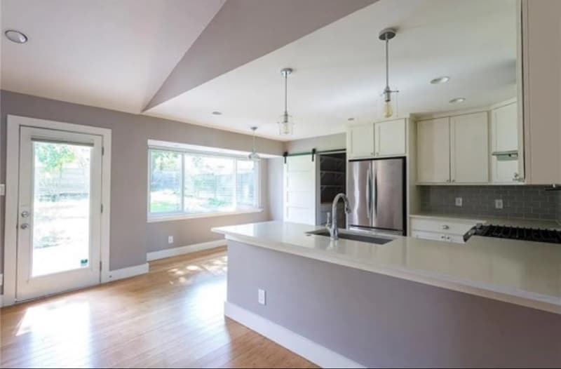 Building Photo - 2509 Loyola Ln