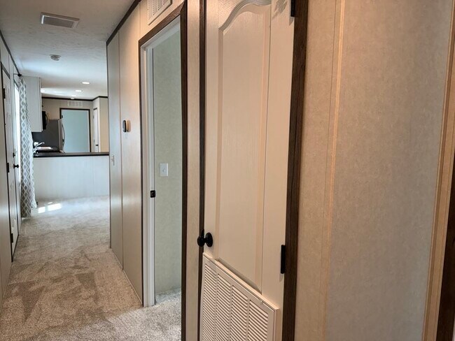 Building Photo - 48579 Leafdale Ct