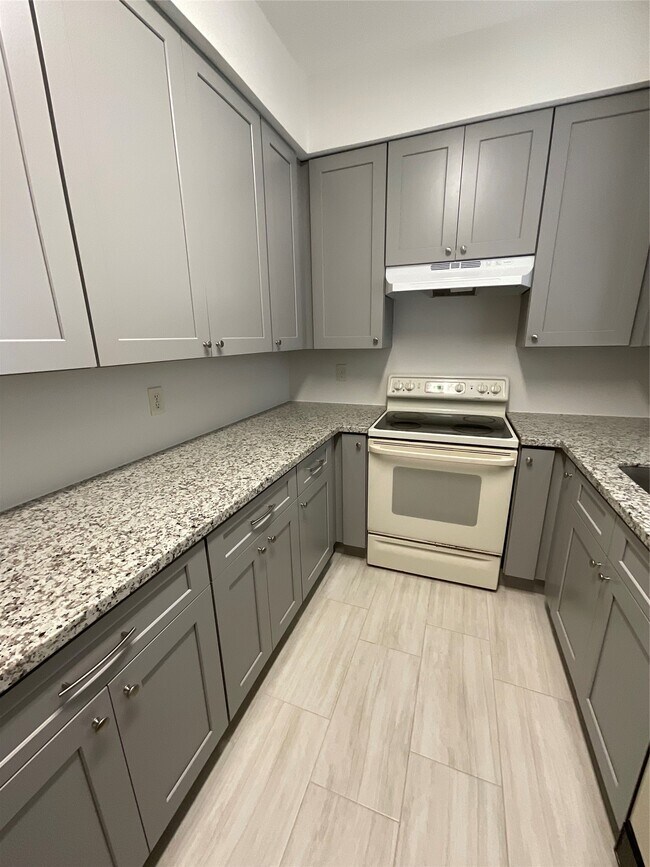 Building Photo - 3100 Walnut Bend Ln