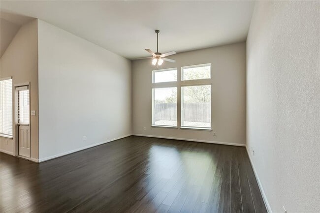 Building Photo - 252 Clear Frk Lp