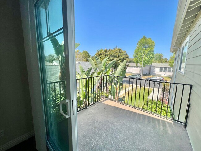 Building Photo - 8343 DUNBARTON - SHORT TERM LEASES AVAILABLE , NEWER*4 BD*3BA*TOWNHOME*PRIVATE YARD*WASHER/DRYER*