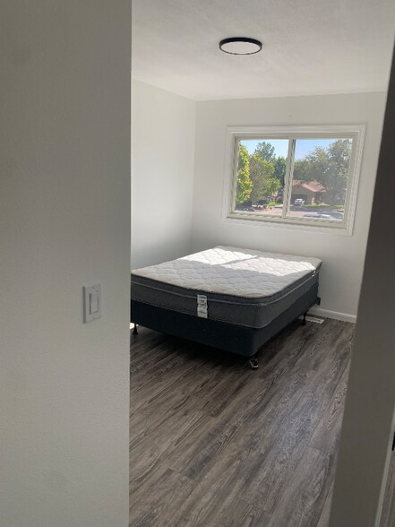 Building Photo - 967 Claremont Pl