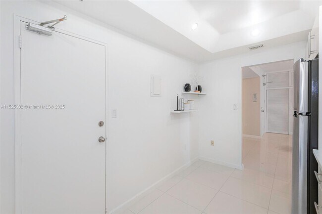 Building Photo - 10185 Collins Ave