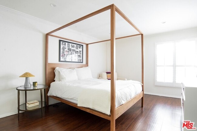 Building Photo - 1131 Alta Loma Rd