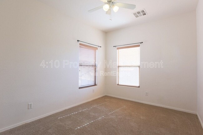 Building Photo - 2644 E Chester Dr