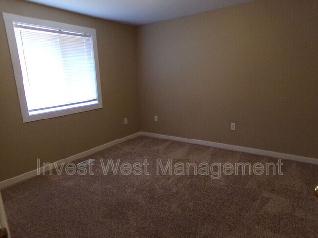 Building Photo - 1210 NE 163rd Ct