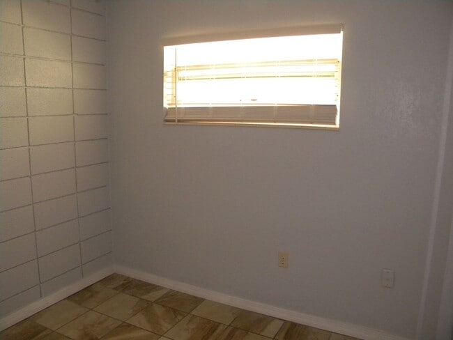 Building Photo - 1031 Royal Palm Ave