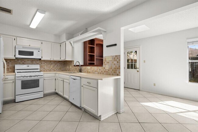 Building Photo - 13313 Black Canyon Dr