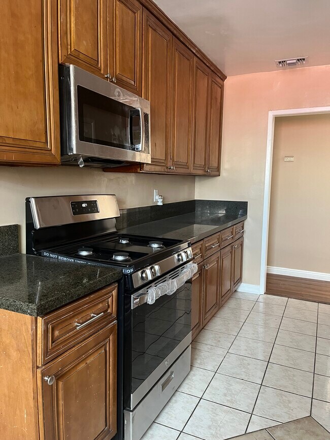 Building Photo - 8246 Beeman Ave