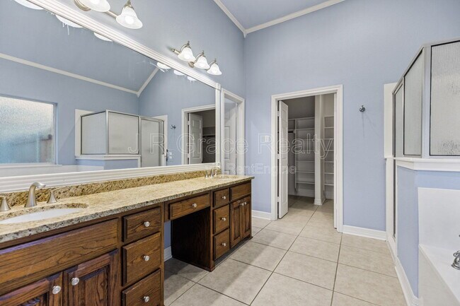 Building Photo - 1405 Gunnison Dr