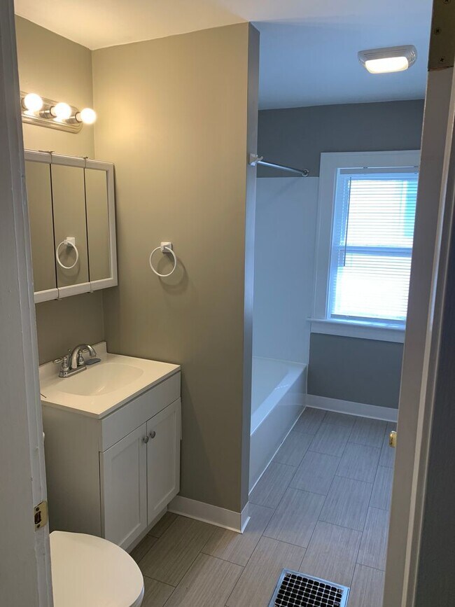 Building Photo - 1094-96 S. Ohio Ave